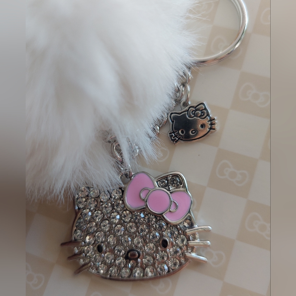 Exclusive Hello Kitty Keychain - Picture 2 of 3